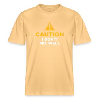 Achtung, ich mische nicht gut -  RELAXED FIT Unisex Organic T-Shirt - Hellgelb - Vorne - Alina (178cm) & Michal (187cm)