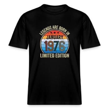 Legends Are Born In January 1976 Limited Edition -  RELAXED FIT Unisex Organic T-Shirt - Schwarz - Vorne - Alina (178cm) & Michal (187cm)