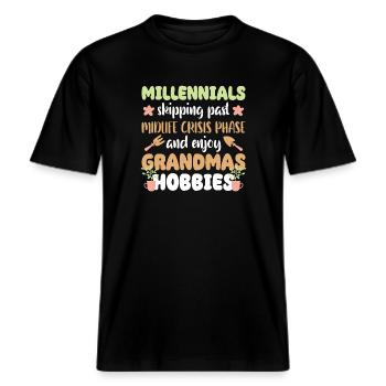 Millennials Enjoy Grandmas Hobbies Pflanzen -  RELAXED FIT Unisex Organic T-Shirt - Schwarz - Vorne - Alina (178cm) & Michal (187cm)