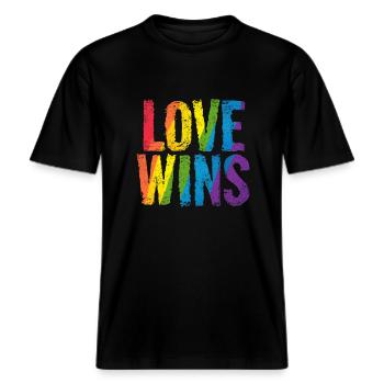 Love Wins | Pride Statement -  RELAXED FIT Unisex Organic T-Shirt - black - Front - Alina (178cm) & Michal (187cm)