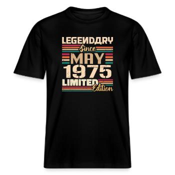 Mai 1975 Mai - Jubiläum Mai 1975 -  RELAXED FIT Unisex Organic T-Shirt - Schwarz - Vorne - Alina (178cm) & Michal (187cm)
