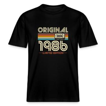 Original 1986 Jahrgang Vintage Geburtstag Retro -  RELAXED FIT Unisex Organic T-Shirt - Schwarz - Vorne - Alina (178cm) & Michal (187cm)