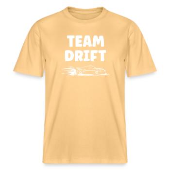 Energisches Drift-Car-Design -  RELAXED FIT Unisex Organic T-Shirt - Hellgelb - Vorne - Alina (178cm) & Michal (187cm)