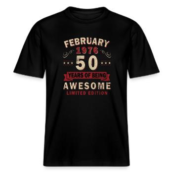50e anniversaire – Année – février 1976 -  T-shirt unisexe RELAXED FIT en coton bio - noir - Devant - Alina (178cm) & Michal (187cm)