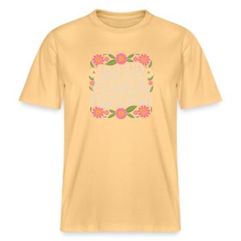 Militant pacifique non rémunéré déclarant Manifestation -  T-shirt unisexe RELAXED FIT en coton bio - jaune délavé - Devant - Alina (178cm) & Michal (187cm)