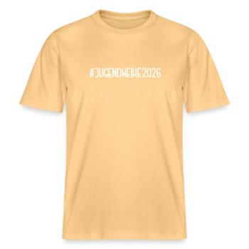 Consécration de la jeunesse 2026 Célébration enfin adulte -  T-shirt unisexe RELAXED FIT en coton bio - jaune délavé - Devant - Alina (178cm) & Michal (187cm)