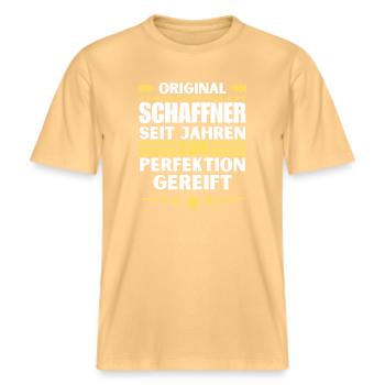 Conductors matured to perfection -  RELAXED FIT Unisex Organic T-Shirt - washed yellow - Front - Alina (178cm) & Michal (187cm)