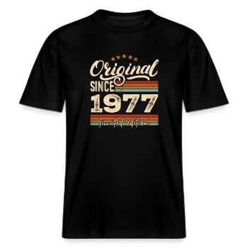 Original 1977 Jahrgang - 1977 Geburtstagsgeschenk -  RELAXED FIT Unisex Organic T-Shirt - Schwarz - Vorne - Alina (178cm) & Michal (187cm)