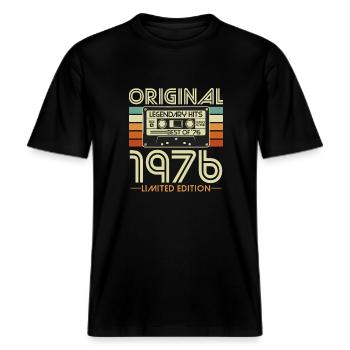Original 1976 Vintage Vintage Birthday Retro -  T-shirt unisexe RELAXED FIT en coton bio - noir - Devant - Alina (178cm) & Michal (187cm)