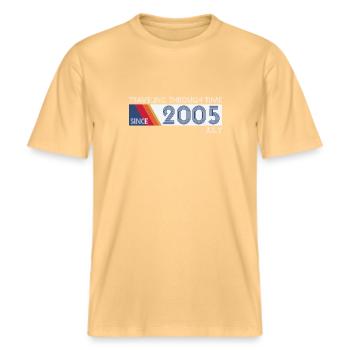 Funny Time Travel anniversaire Design juillet 2005 -  T-shirt unisexe RELAXED FIT en coton bio - jaune délavé - Devant - Alina (178cm) & Michal (187cm)