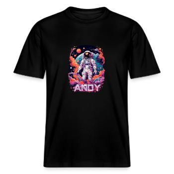 ANDY - Beau prénom de garçon avec astronaute cool -  T-shirt unisexe RELAXED FIT en coton bio - noir - Devant - Alina (178cm) & Michal (187cm)
