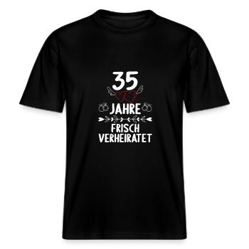 35 Jahre frisch verheiratet 35. Hochzeitstag -  RELAXED FIT Unisex Organic T-Shirt - Schwarz - Vorne - Alina (178cm) & Michal (187cm)