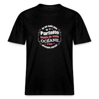 OCÉANE PARFAITE - PRENOM OCÉANE -  T-shirt unisexe RELAXED FIT en coton bio - noir - Devant - Alina (178cm) & Michal (187cm)