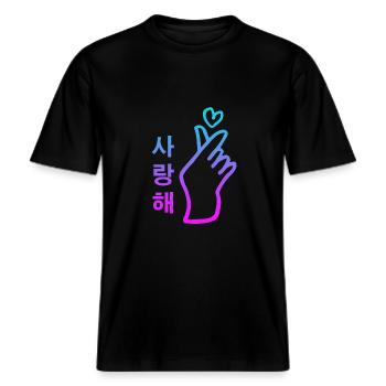 Kpop Handzeichen Herz Salanghae Ich Liebe Dich -  RELAXED FIT Unisex Organic T-Shirt - Schwarz - Vorne - Alina (178cm) & Michal (187cm)