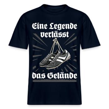 Fußball Ruhestand Karriereende -  RELAXED FIT Unisex Organic T-Shirt - Navy - Vorne - Alina (178cm) & Michal (187cm)