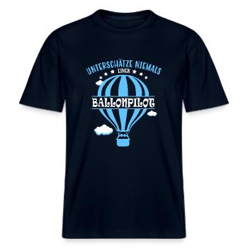 Ballonpilot Spruch - Heißluftballon Ballonfahren -  RELAXED FIT Unisex Organic T-Shirt - Navy - Vorne - Alina (178cm) & Michal (187cm)