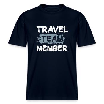 Travel Team -  RELAXED FIT Unisex Organic T-Shirt - Navy - Vorne - Alina (178cm) & Michal (187cm)
