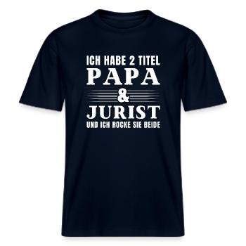 Ich habe 2 Titel Papa und Jurist -  RELAXED FIT Unisex Organic T-Shirt - Navy - Vorne - Alina (178cm) & Michal (187cm)