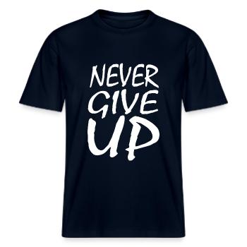 Never Give Up -  RELAXED FIT Unisex Organic T-Shirt - Navy - Vorne - Alina (178cm) & Michal (187cm)