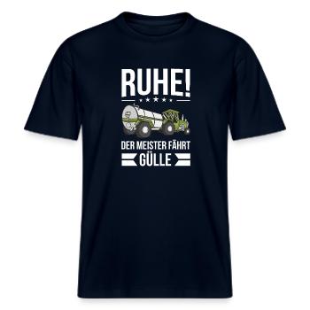 Ruhe! Der Meister fährt Gülle Fahrer Güllefahrer -  RELAXED FIT Unisex Organic T-Shirt - Navy - Vorne - Alina (178cm) & Michal (187cm)
