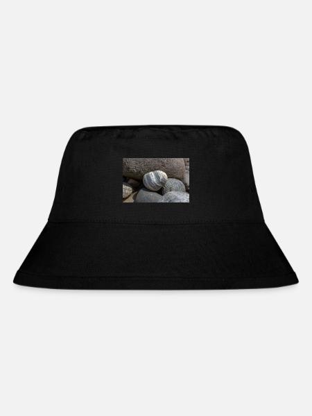 Kieselstein in den Felsen - Stanley/Stella recycelter Bucket Hat - Schwarz