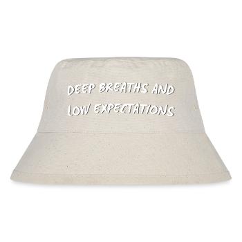 Tiefe Atemzüge und niedrige Erwartungen - Stanley/Stella recycelter Bucket Hat - Naturweiß - Vorne