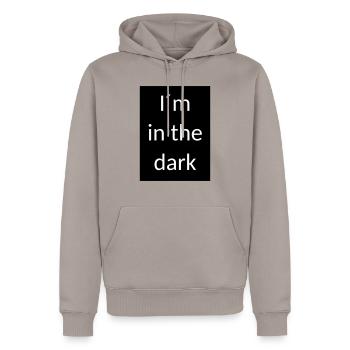 I am in the dark - Männer Premium Bio Hoodie - Taupe - Vorne - Nico (187cm)