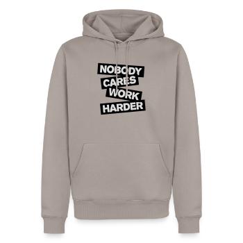 Personne ne s’en soucie de travailler plus dur - Sweat à capuche Premium bio Homme - taupe - Devant - Nico (187cm)
