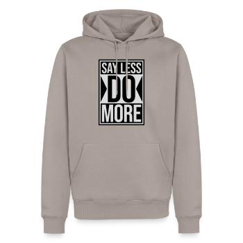 say less do more - Männer Premium Bio Hoodie - Taupe - Vorne - Nico (187cm)
