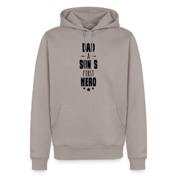 Dad A Sons First Hero - Männer Premium Bio Hoodie - Taupe - Vorne - Nico (187cm)