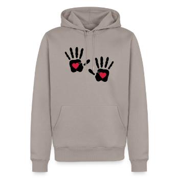 haende herzen - Männer Premium Bio Hoodie - Taupe - Vorne - Nico (187cm)