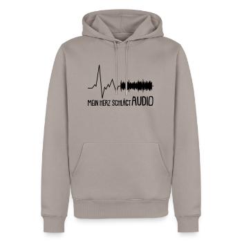 mein herz schlägt audio - Männer Premium Bio Hoodie - Taupe - Vorne - Nico (187cm)