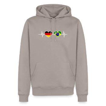 Herzschlag Deutschland Brasilien - Männer Premium Bio Hoodie - Taupe - Vorne - Nico (187cm)