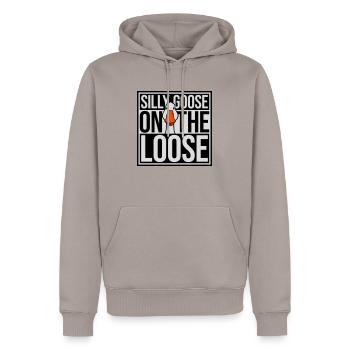 goose on the loose - Männer Premium Bio Hoodie - Taupe - Vorne - Nico (187cm)