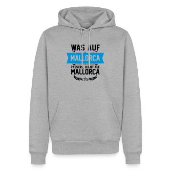was auf mallorca passiert, bleibt auf mallorca - Männer Premium Bio Hoodie - Grau meliert - Vorne - Thijin (182cm)