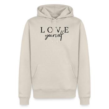 Love yourself T-Shirt typo par Clarissa Schwarz - Sweat à capuche Premium bio Homme - beige - Devant - Thijin (182cm) & Selfina (174cm)
