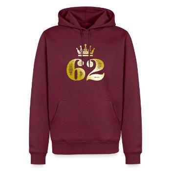 62 Zahl Krone Gold - Männer Premium Bio Hoodie - Burgunderrot - Vorne - Nico (187cm)