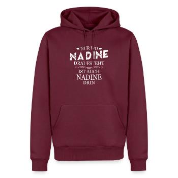 Nadine - Männer Premium Bio Hoodie - Burgunderrot - Vorne - Nico (187cm)