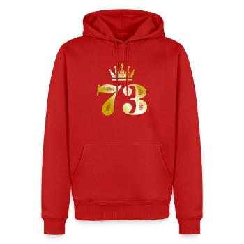 73 Zahl Krone Gold - Männer Premium Bio Hoodie - Rot - Vorne - Nico (187cm)