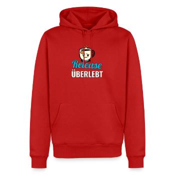 Release überlebt — Shirt für DevOps & Teams - Männer Premium Bio Hoodie - Rot - Vorne - Nico (187cm)
