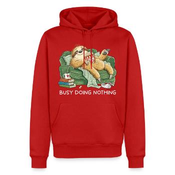 Busy Doing Nothing Faultier Couch Popcorn - Männer Premium Bio Hoodie - Rot - Vorne - Nico (187cm)