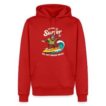 Sasquatch Surfer Big Feet Bigger Waves Cryptid - Männer Premium Bio Hoodie - Rot - Vorne - Nico (187cm)