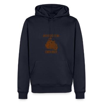 Unterschätze nie einen Biker - Männer Premium Bio Hoodie - Navy - Vorne - Nico (187cm)