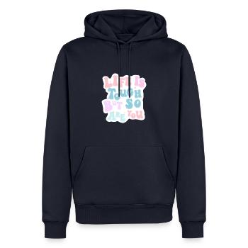 La vie est dure, mais vous l’êtes aussi - Sweat à capuche Premium bio Homme - bleu marine - Devant - Nico (187cm)