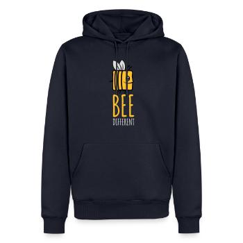 bee different Spruch Zitat - Männer Premium Bio Hoodie - Navy - Vorne - Nico (187cm)