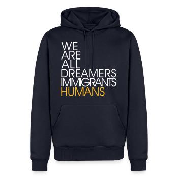 We Are All Dreamers Immigrants Humans -Anti Racism - Männer Premium Bio Hoodie - Navy - Vorne - Nico (187cm)