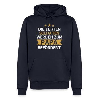 Soldat Militär Armee Soldaten Offizier Papa Spruch - Männer Premium Bio Hoodie - Navy - Vorne - Nico (187cm)