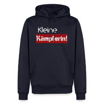 Kleine Kämpferin - Männer Premium Bio Hoodie - Navy - Vorne - Nico (187cm)