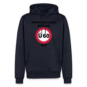 60. Geburtstag Ü60 – Damit Du nicht vergißt... - Männer Premium Bio Hoodie - Navy - Vorne - Nico (187cm)