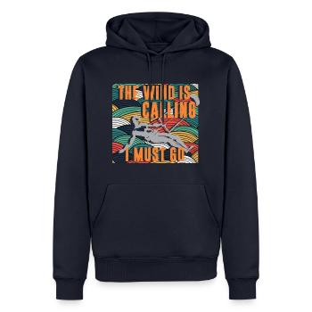 Der Wind ruft, ich muss Kitesurfen - Männer Premium Bio Hoodie - Navy - Vorne - Nico (187cm)